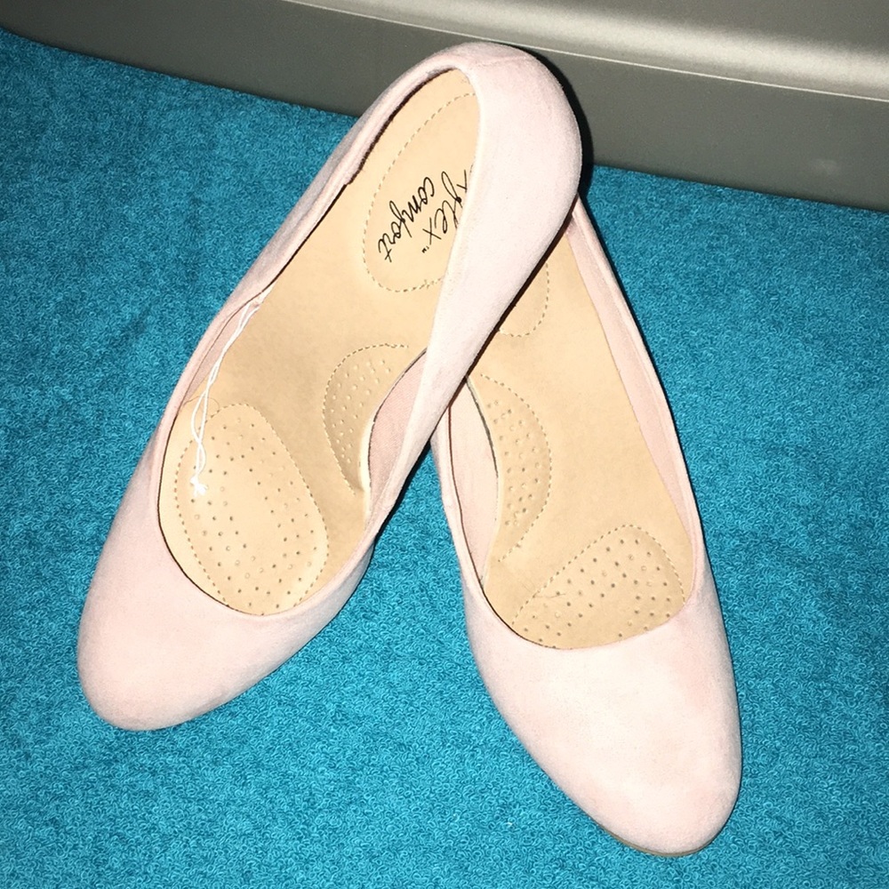 ❤️❤️ Super cute shoes NWT comfortable Pink Shoes - Picture 3 of 6